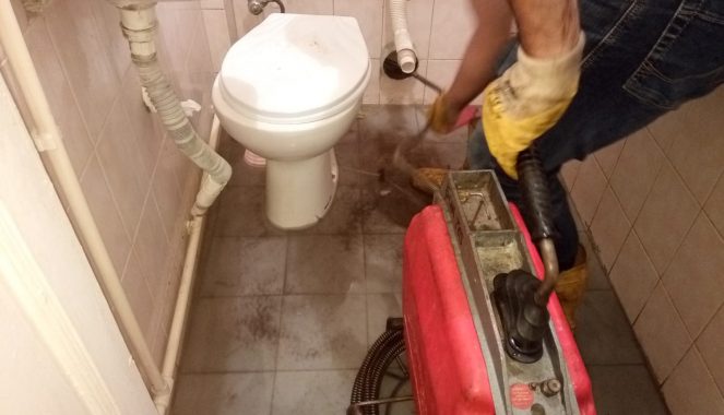 Tuvalet tıkanıklığı açma